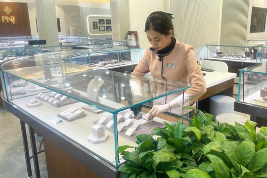 Giá vàng nhẫn tiệm cận vàng miếng, lượng giao dịch vàng tại Hải Dương rất thấp