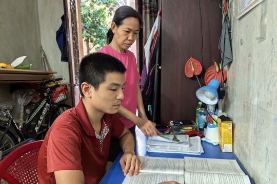 Hoàn cảnh nghèo khó của tân thủ khoa Trường THPT Nguyễn Văn Cừ