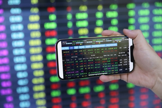 VN-Index lên sát 1.300 điểm