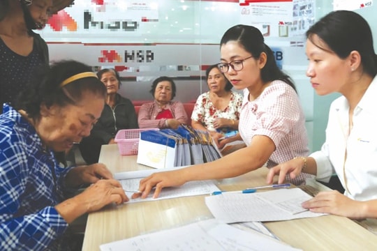 Lĩnh lương hưu từ... cây ATM