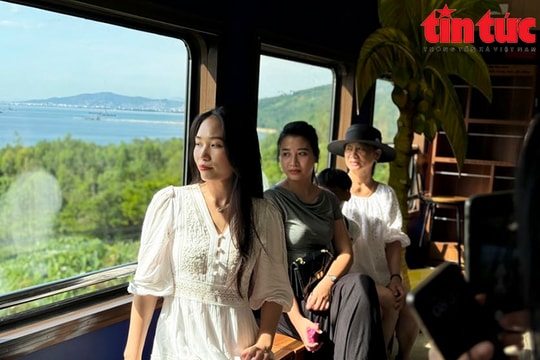 Trải nghiệm thú vị trên đoàn tàu "Kết nối di sản miền Trung"