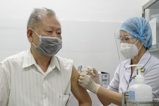 Đề xuất thêm loại hình bảo hiểm để thích ứng già hóa dân số