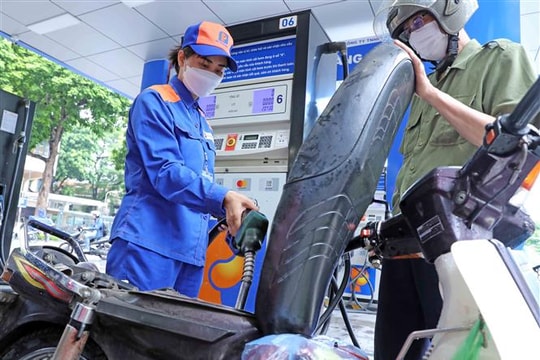 Bộ Công thương giữ đề xuất doanh nghiệp tự quyết giá bán lẻ xăng dầu