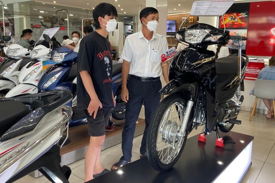 Người Việt giảm mua xe máy nửa đầu năm 2024