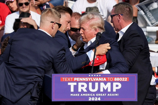 Cựu Tổng thống Mỹ Donald Trump bị thương sau vụ nổ súng khi đang vận động tranh cử