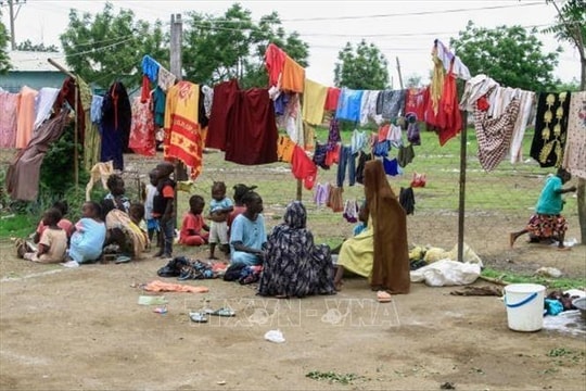 Trên 130.000 người Sudan sơ tán lánh nạn