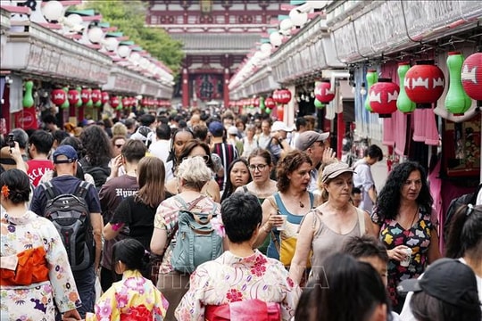 Nhật Bản giảm quá tải du khách nước ngoài