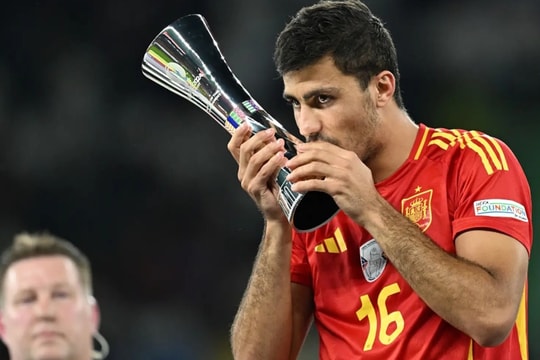 Rodri hay nhất, Lamine Yamal là cầu thủ trẻ hay nhất Euro 2024