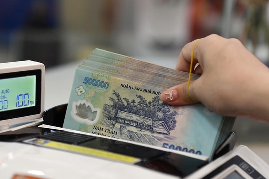 Lượng tiền gửi của dân cư vào ngân hàng tiếp tục lập kỷ lục mới