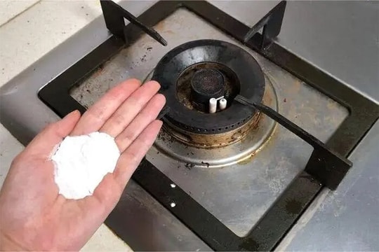 Cách làm sạch bếp gas siêu bẩn bằng bột bắp