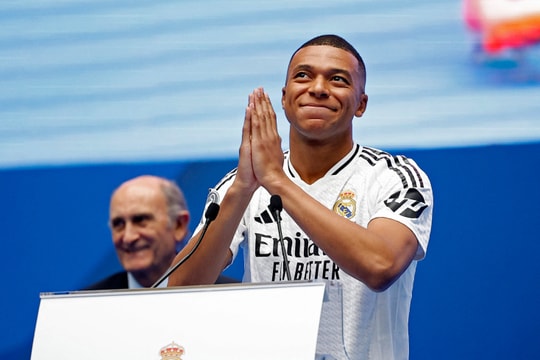 Kylian Mbappe ra mắt Real Madrid