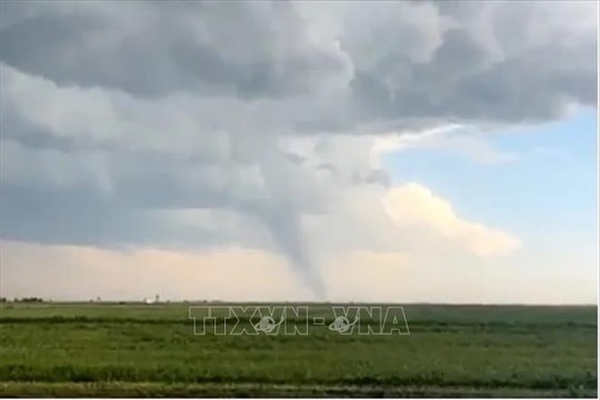 Bão lốc quét qua vùng Trung Tây nước Mỹ, hàng trăm nghìn hộ gia đình mất điện