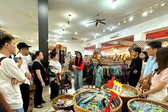 Được, mất của tour du lịch kèm shopping