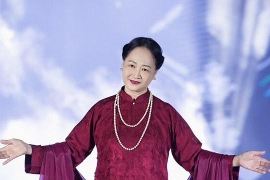"Người đàn bà lạ của điện ảnh Việt" tuổi 70 viên mãn bên chồng nhiếp ảnh gia