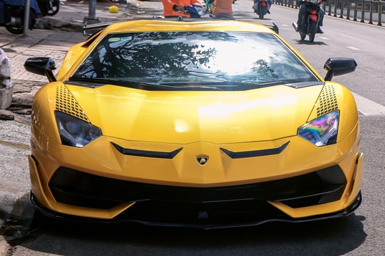 Tốn 1,2 tỷ độ xe, Lamborghini Aventador vẫn rớt giá 6 tỷ sau khi đi 13.000 km