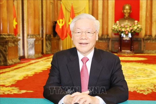 Trao tặng Huân chương Sao Vàng cho Tổng Bí thư Nguyễn Phú Trọng