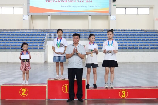 Tay vợt nhí 5 tuổi đoạt huy chương bạc Giải bóng bàn trẻ, thiếu niên, nhi đồng thị xã Kinh Môn