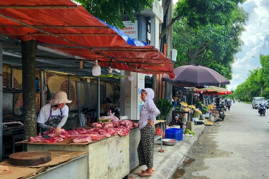 Tiểu thương chợ Đông Ngô Quyền di chuyển ra điểm bán hàng tạm