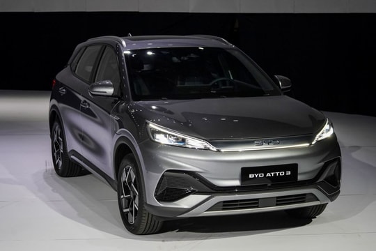 BYD Atto 3 - crossover điện cỡ B+ giá từ 766 triệu đồng