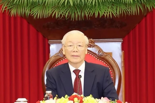 Gold Star Order presented to Party General Secretary Nguyen Phu Trong