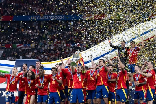 Tây Ban Nha bứt tốc vào top 3, Việt Nam tăng bậc trên bảng xếp hạng FIFA