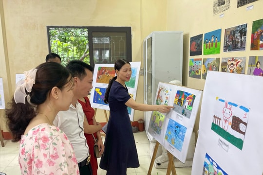 Trường Trung cấp Văn hoá nghệ thuật và Du lịch Hải Dương triển lãm tranh của học sinh