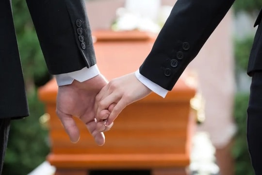 Chán ứng dụng hẹn hò, gen Z Mỹ tìm người yêu ở các cuộc biểu tình, đám tang