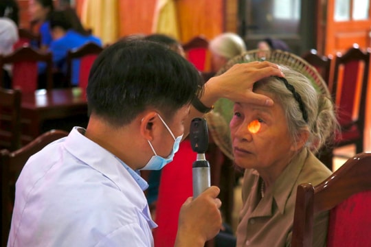 Tỉnh đoàn Hải Dương phối hợp khám bệnh, phát thuốc cho người có công ở Cẩm Giàng