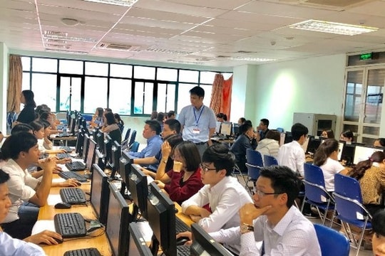 Bộ Nội vụ đề xuất bỏ quy định chỉ tuyển công chức với người đạt kiểm định đầu vào