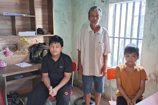 Ông bà già yếu ở Cẩm Giàng nuôi 2 cháu nhỏ có nguy cơ thất học