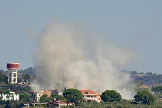Israel xác nhận tấn công các kho vũ khí của Hezbollah