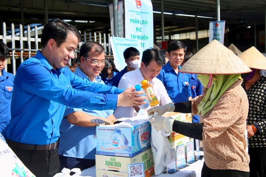 Trung ương Đoàn tổ chức "Ngày cao điểm chung tay xây dựng cảnh quan và bảo vệ môi trường nông thôn" tại Kinh Môn