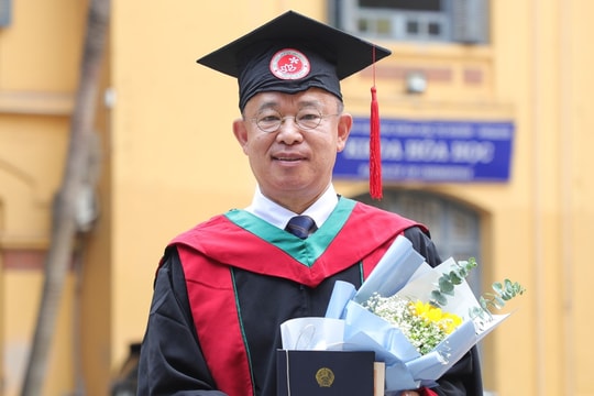 Người đàn ông Nhật Bản từng làm việc ở Hải Dương chọn Việt Nam học thạc sĩ, nhận bằng ở tuổi 63