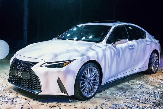 Lexus khai tử IS tại Việt Nam
