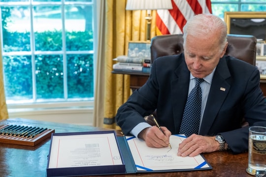 Tổng thống Mỹ Biden tuyên bố dừng tranh cử, ủng hộ bà Harris