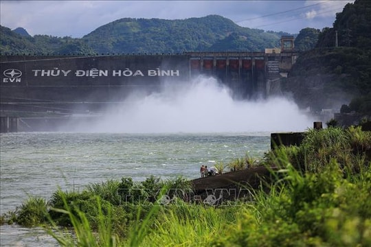 22 giờ ngày 23/7, mở tiếp cửa xả đáy thứ 3 hồ ​thủy điện Hòa Bình