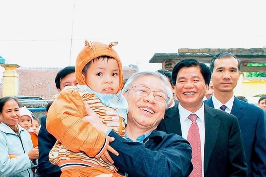 Gặp hai em bé ở Ninh Giang từng được Tổng Bí thư Nguyễn Phú Trọng bế bồng