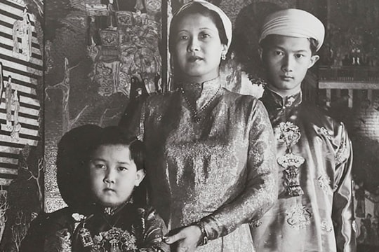 Nam Phương Hoàng hậu, Vua Bảo Đại qua ống kính quốc tế