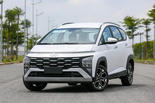 Hyundai Stargazer X - "gia vị" Hàn giữa chùm xe Nhật
