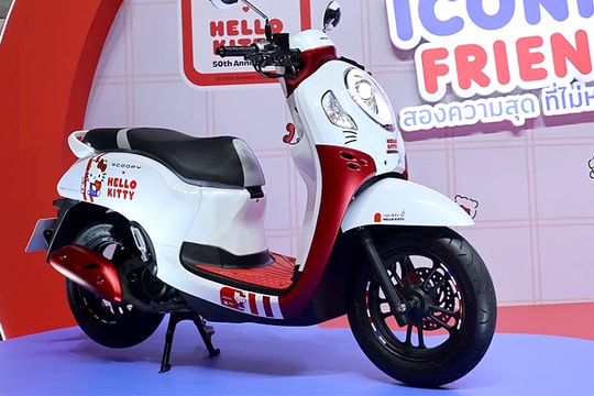 Honda Scoopy Hello Kitty giá 1.600 USD