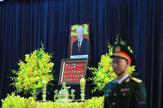 National mourning for Party General Secretary Nguyen Phu Trong: Respect-paying ceremony in Ha Noi