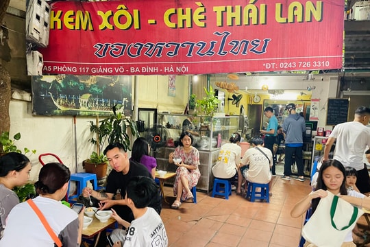 Quán kem xôi chuẩn Thái gần 40 năm của cụ bà 85 tuổi trong khu tập thể Hà Nội