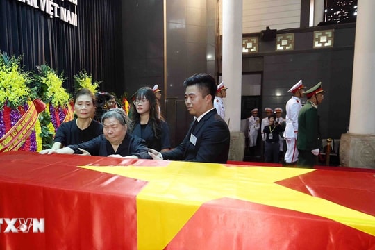 Cô giáo tiểu học của Tổng Bí thư Nguyễn Phú Trọng nghẹn ngào đến viếng học trò lần cuối