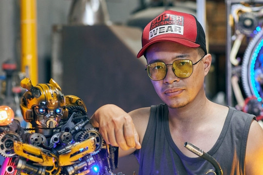 ‘Thổi hồn’ vào phụ tùng ô tô, xe máy cũ, 8X thu hơn trăm triệu đồng mỗi tháng
