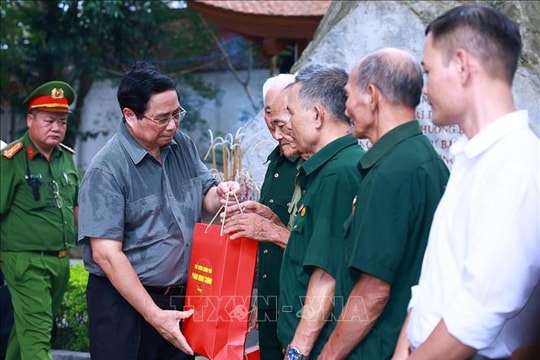 Thủ tướng Phạm Minh Chính thăm thương binh, gia đình liệt sĩ tại Thái Nguyên