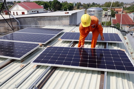 Điện mặt trời mái nhà dư thừa ở miền Bắc có thể được bán 20% công suất