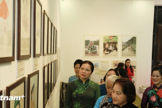 Họa sĩ Đặng Ái Việt dùng "tâm họa" tri ân các Mẹ Việt Nam Anh hùng