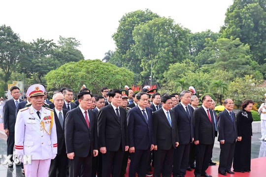 Lãnh đạo Đảng, Nhà nước tưởng niệm các anh hùng liệt sĩ và vào Lăng viếng Bác