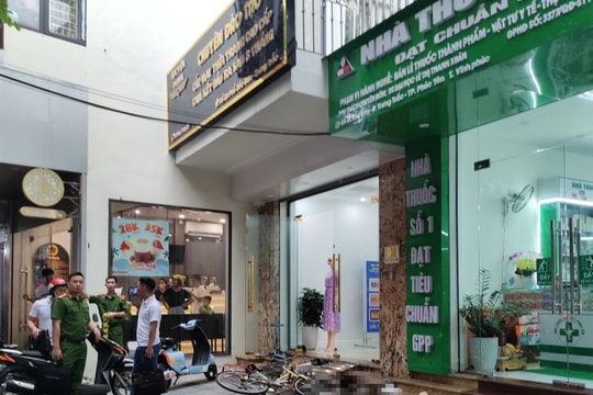 Nghi vấn ghen tuông, người đàn ông đâm gục vợ cũ trên phố ở Vĩnh Phúc