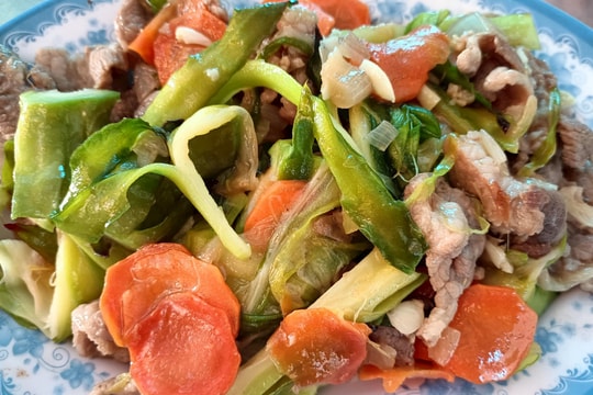 Lạ miệng hoa thanh long xào thịt bò